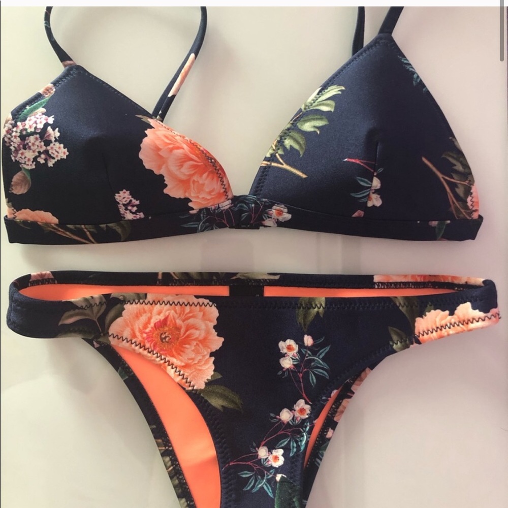 Triangl - TOP ONLY in “Delilah”